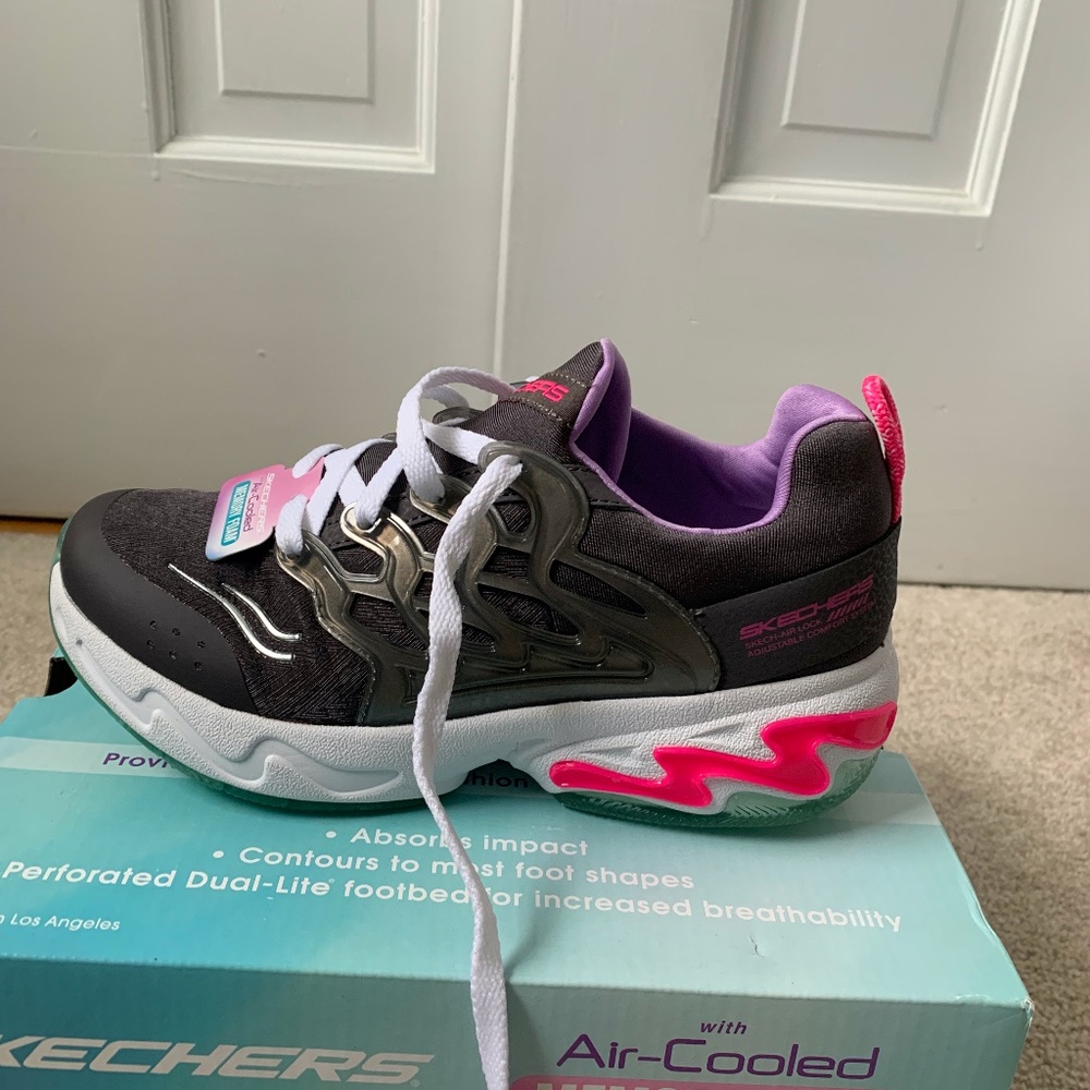Girls Size 1.5 Skechers Sneakers